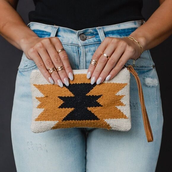 Panache collection WRISTLET - Picture 2 of 13